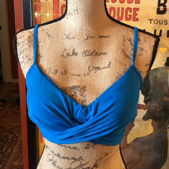 Beautiful blue bikini top M/L D/DD cup 😍💙☀️🌴💕 - Picture 10 of 12